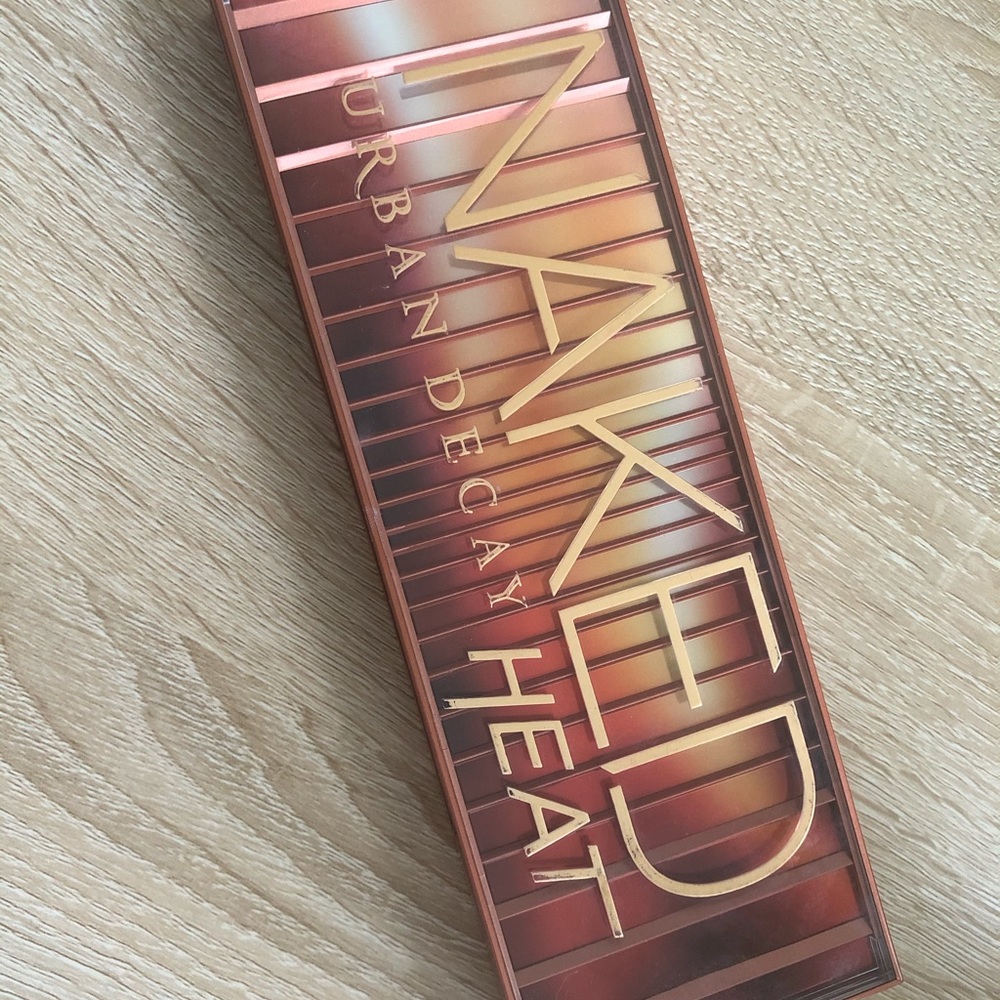 Urban Decay Naked Heat Eyeshadow Palette